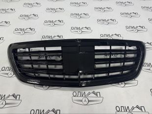 Решетка радиатора AMG 63 на Mercedes W222 камера Решетка радиатора AMG 63 на Mercedes W222 камера